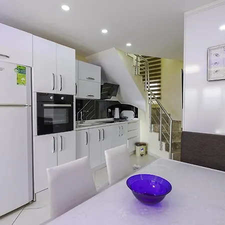 Apartment Chic W Patio 5 Min To In Antalya