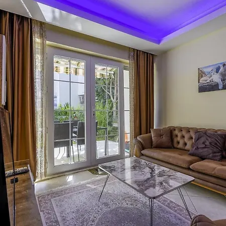 Apartment Chic W Patio 5 Min To In Antalya