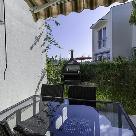 Chic W Patio 5 Min To In Apartment *